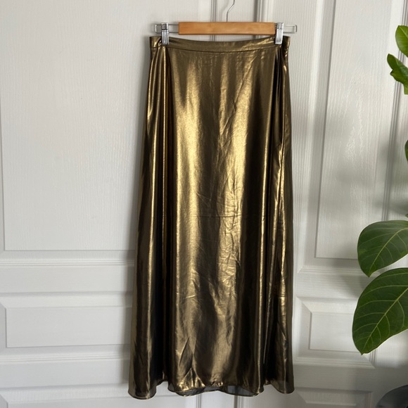 Wilfred Dresses & Skirts - 🆕 Wilfred | Aritzia Gold Foil Midi Skirt